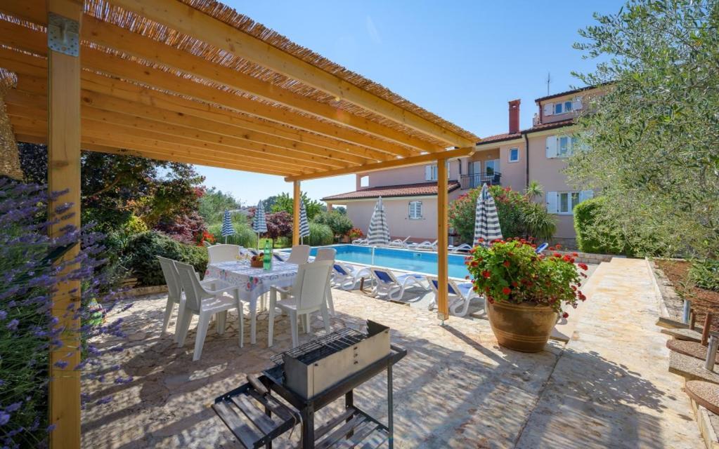 Villa Franka Bašanija Exteriör bild