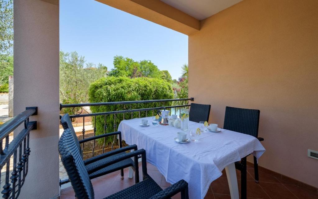 Villa Franka Bašanija Exteriör bild